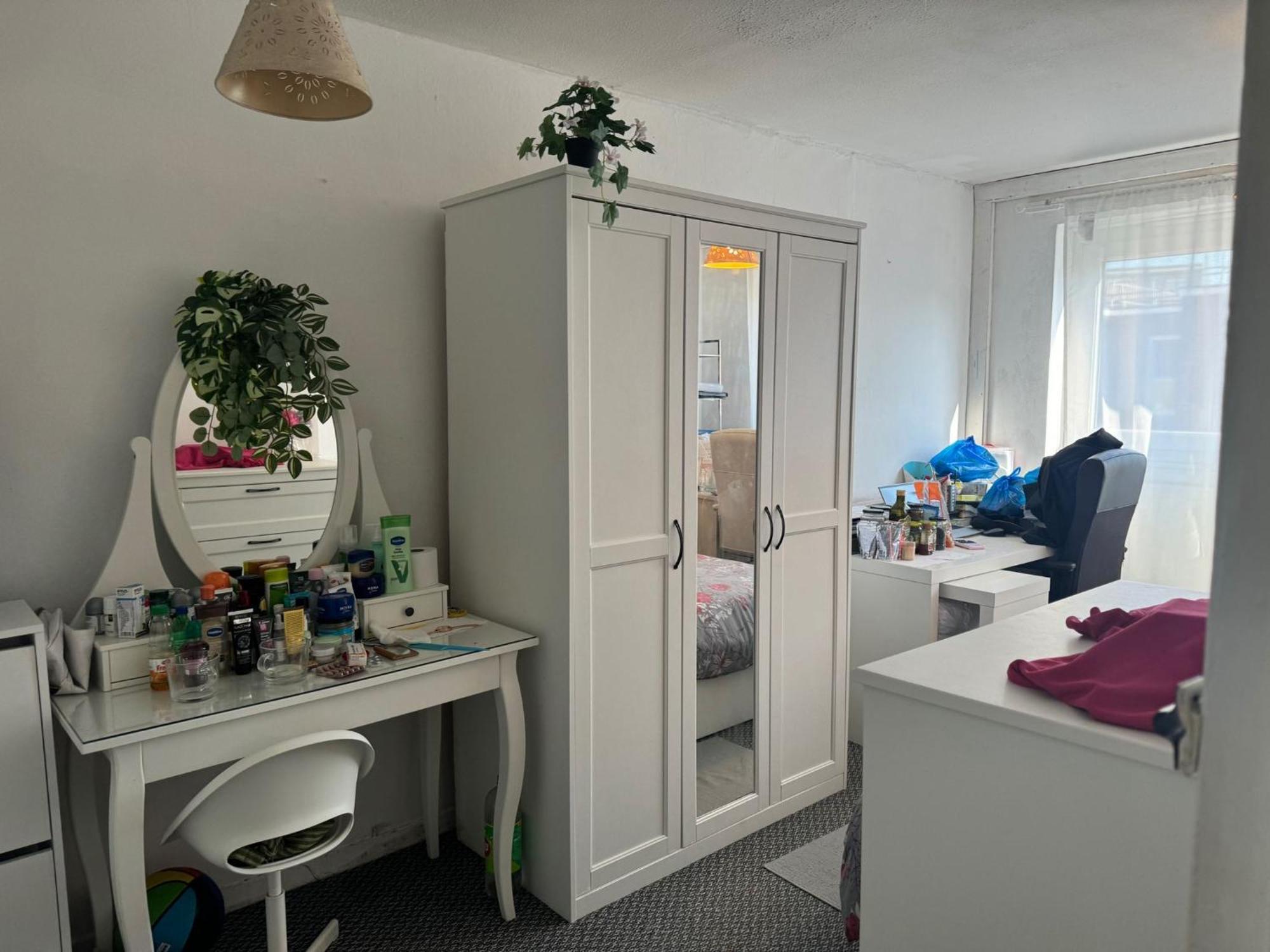 High Quality Lovely Full Flat Near The Station In London