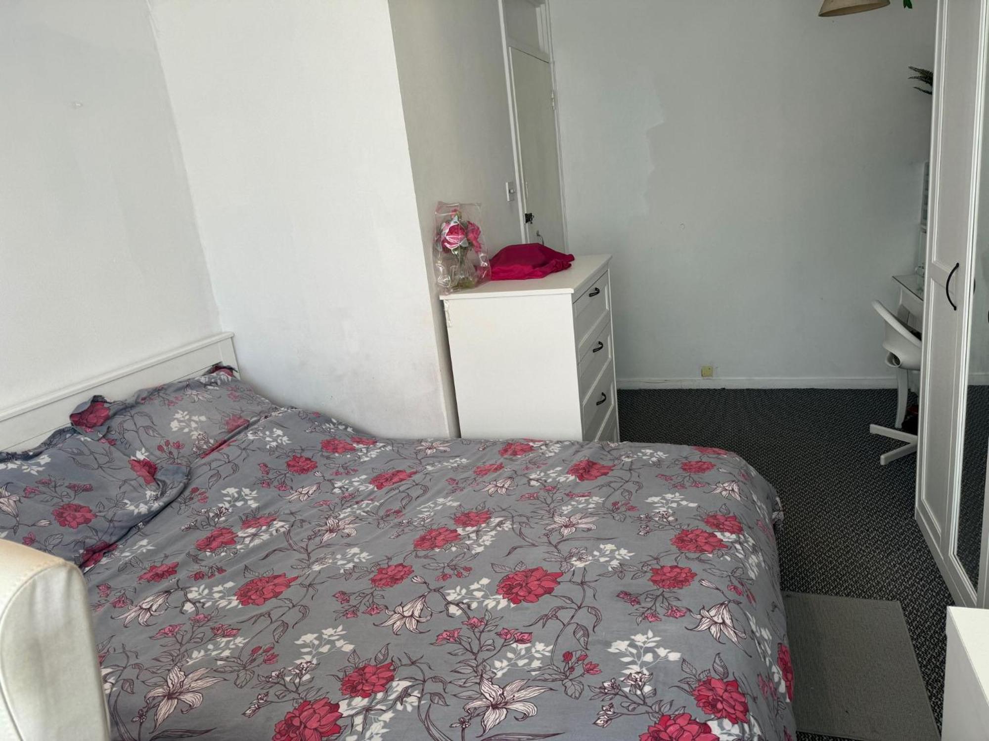 High Quality Lovely Full Flat Near The Station In London