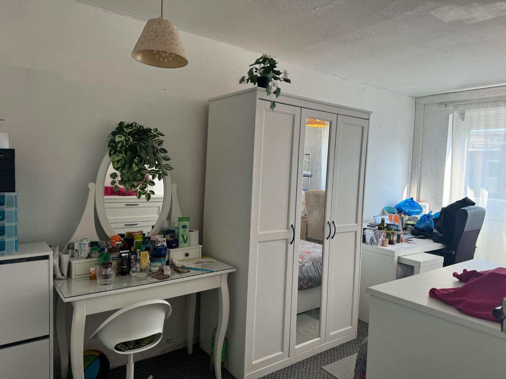 High Quality Lovely Full Flat Near The Station In London