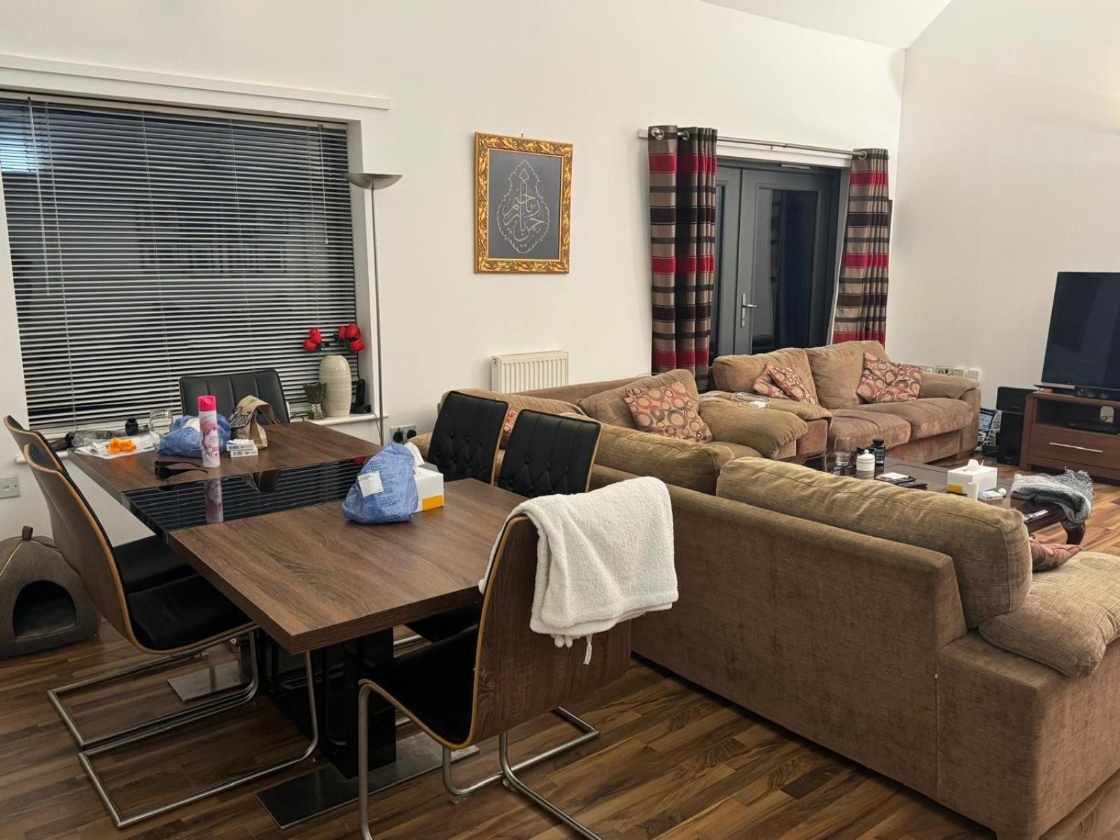 High Quality Lovely Full Flat Near The Station In London